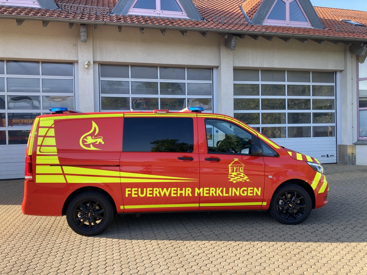 VRW Fahrzeug der Feuerwehr von der Seite außen