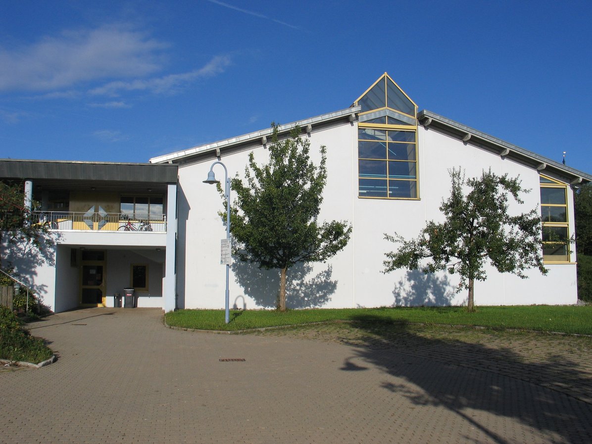 Sporthalle von außen